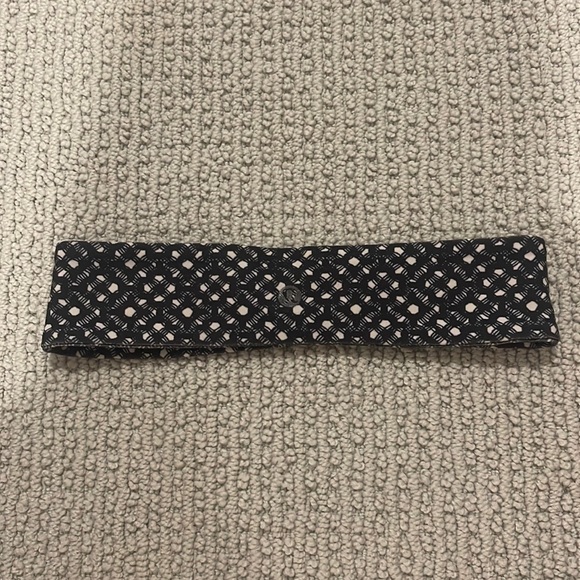 Lululemon Black & White Headband - Picture 3 of 4